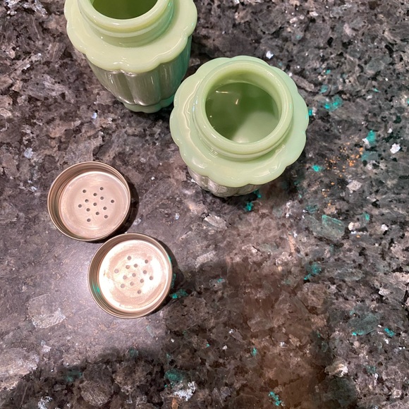 Pioneer Woman Salt and Pepper Shakers - Picture 9 of 11